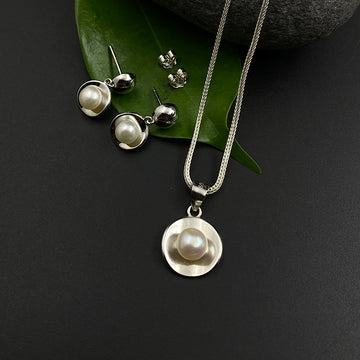 Oyster Pendant & Earrings