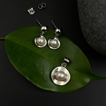 Oyster Pendant & Earrings