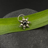 Pretty Flower Nose Pin (black)