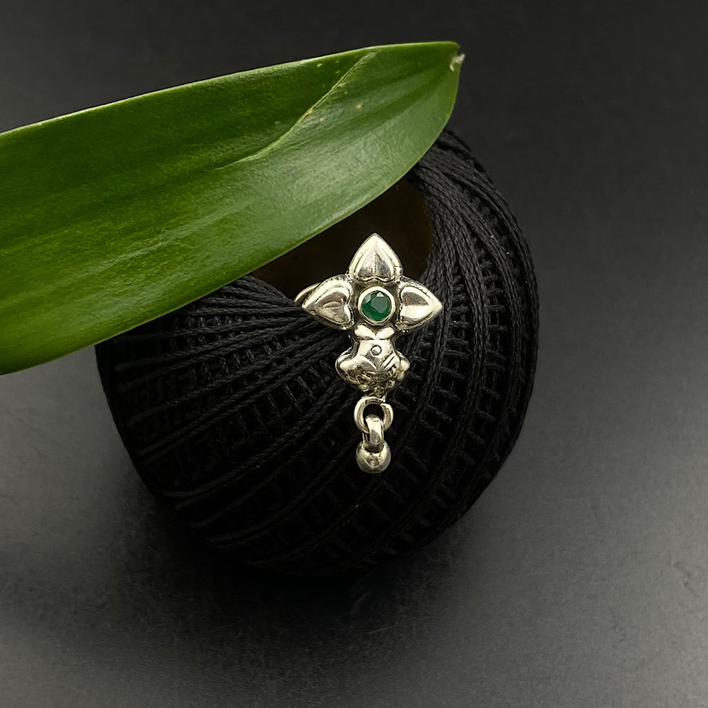 Emerald Flower Nose Pin – Gypsy Maal