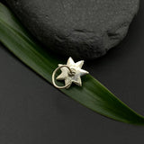 Pretty Flower Nose Pin (Pearl)
