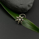 Pretty Flower Nose Pin (Pearl)