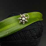 Pretty Flower Nose Pin (Pearl)