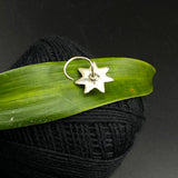 Pretty Flower Nose Pin (Pearl)