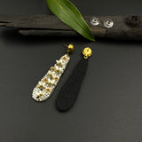 Flower Struck Earrings (white)