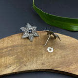 Bloomed Flower Ear Studs (black)